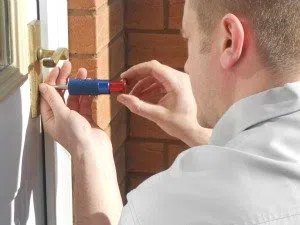 Huntingdon Valley Locksmith Service Huntingdon Valley, PA 215-337-3502 - 4a-Broken-Key-Extraction