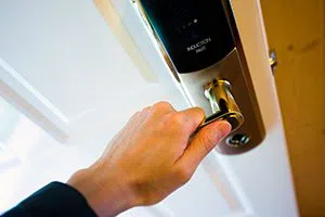 Huntingdon Valley Locksmith Service Huntingdon Valley, PA 215-337-3502 - 8a-lock-opening